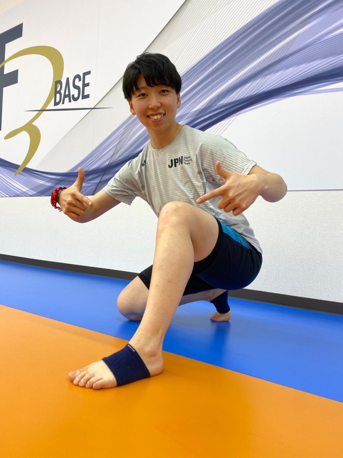 女子、靴下足裏画像 